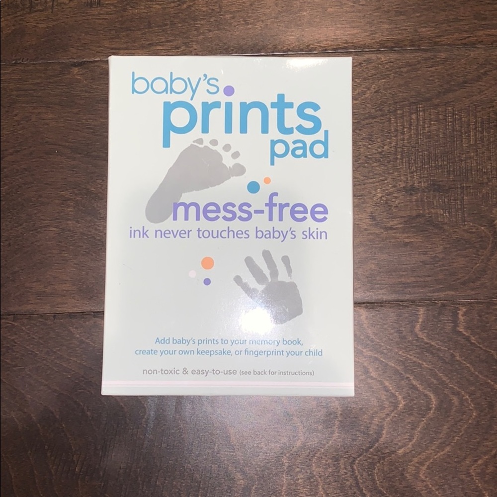 C.R. Gibson Baby’s Prints pad